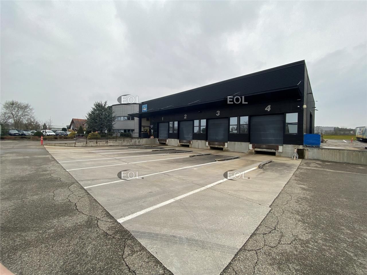 A LOUER / A VENDRE- entrepôt et bureaux de 1 258 m² - SCHWEIGHOUSE SUR MODER (67)