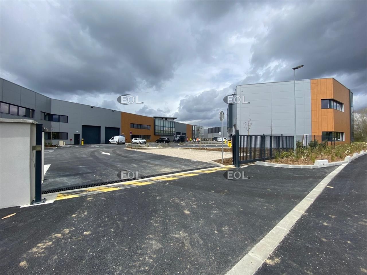 Location Local d'activités 837 m² divisibles à partir de 412 m²