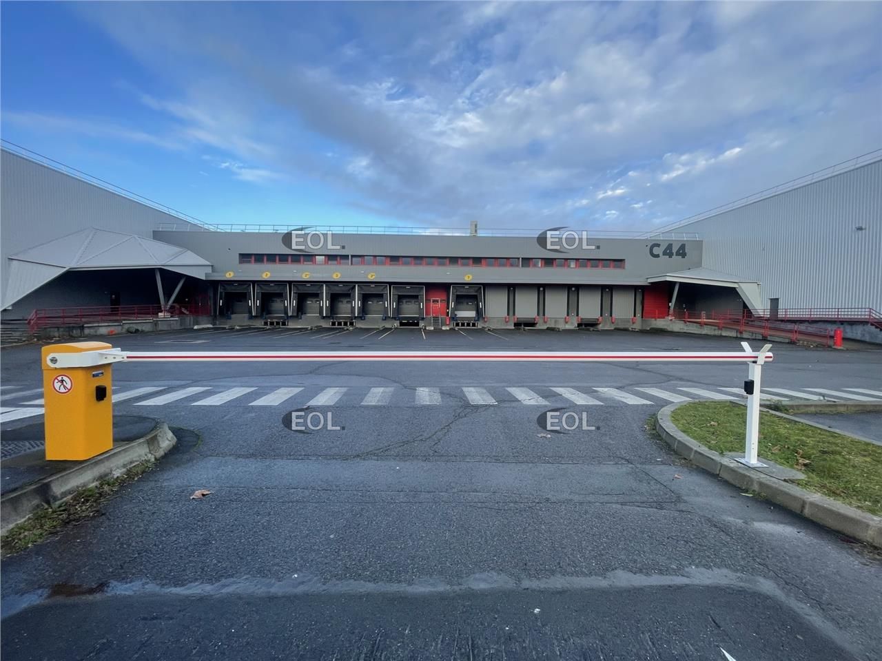 Location Entrepôt 10531 m² non divisibles