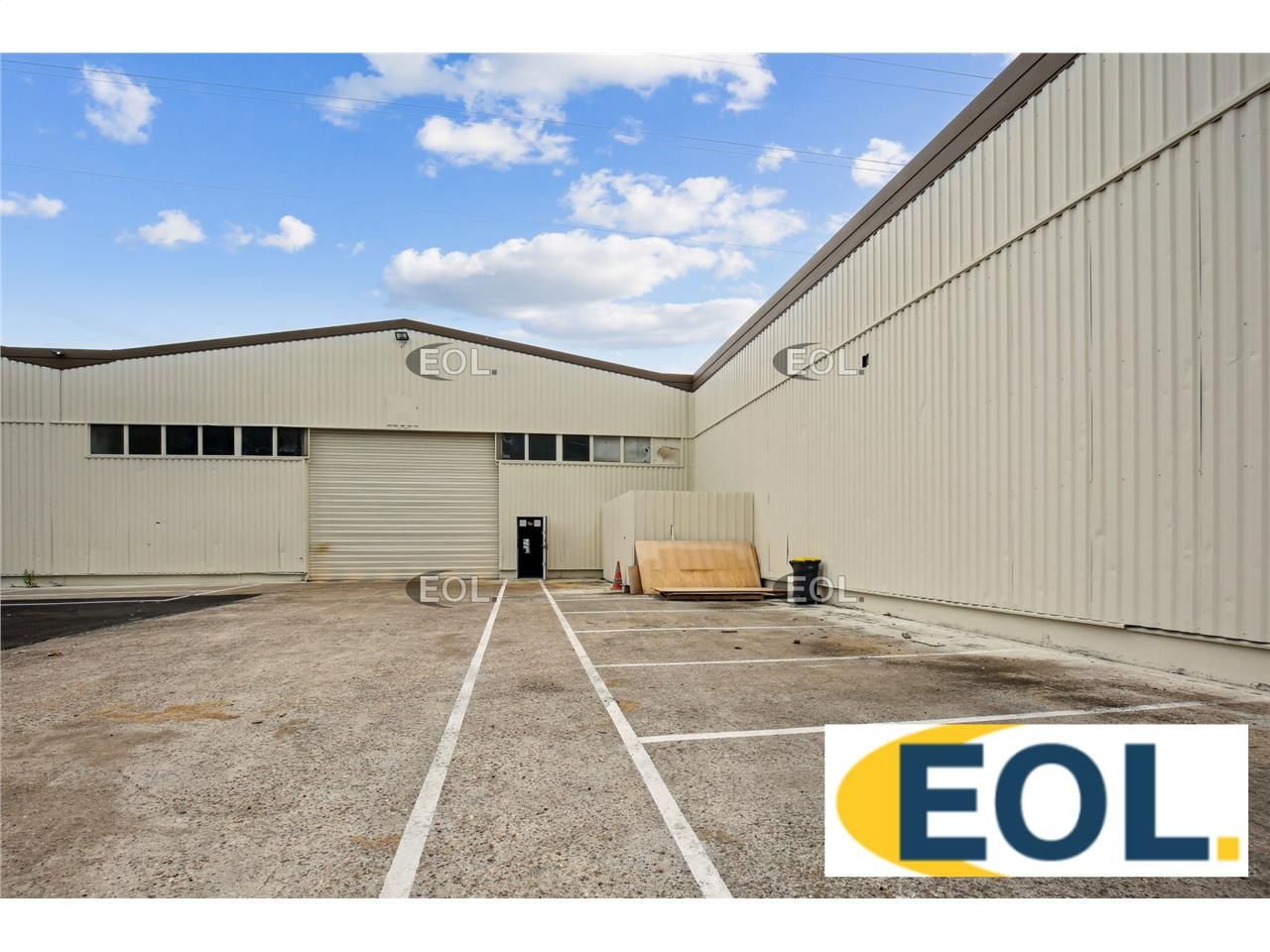 A louer - entrepôt de 1 800 m² environ