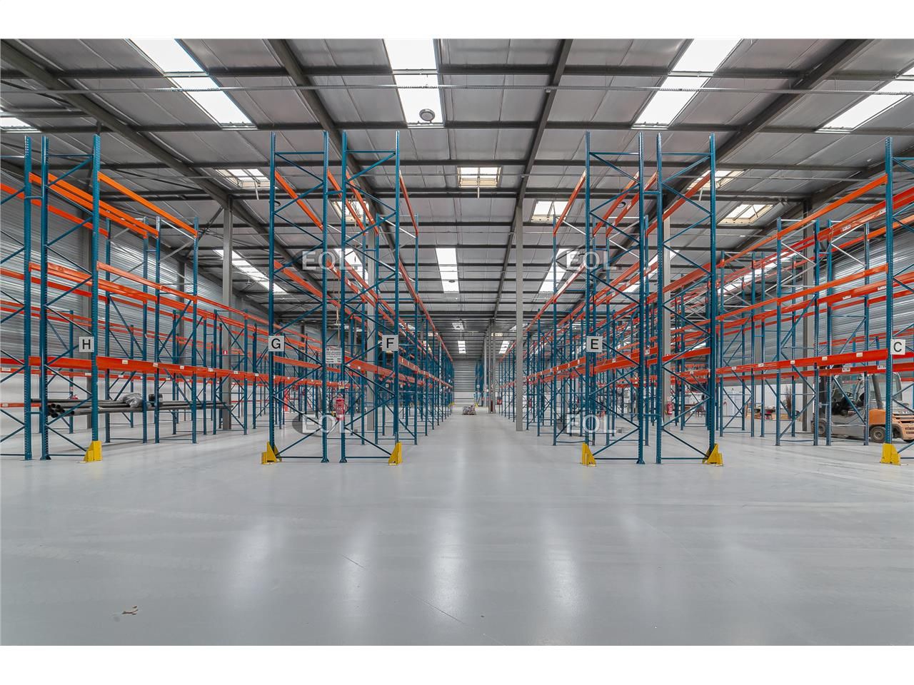 A LOUER - surface de stockage/activité de 2 200 m² à Dammartin en Goële