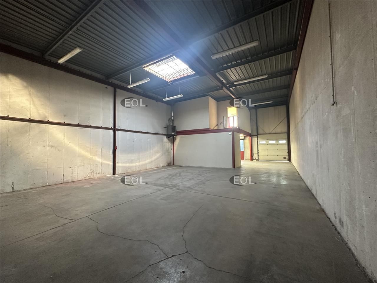 Location Entrepôt 245 m² non divisibles