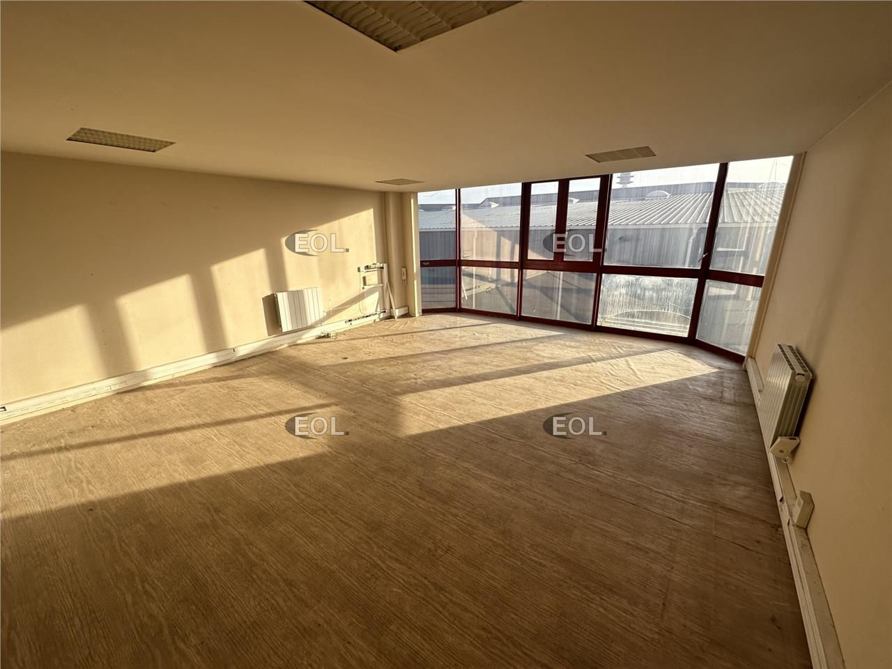 A LOUER - Entrepôt avec bureaux de 245 m² à Champigny-sur-Marne (94)