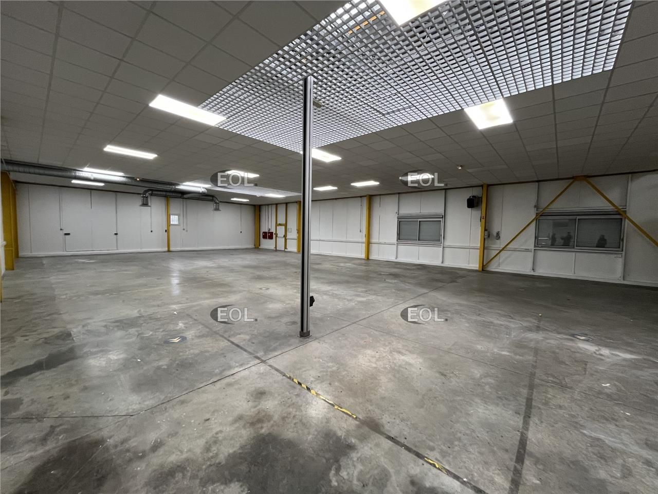 A louer ! Local d'activité de 1450 m² avec espace extérieur indépendant !