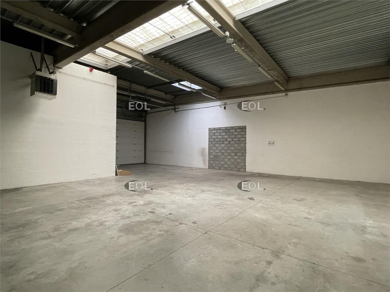 A LOUER : Local d'activités de 389 m²