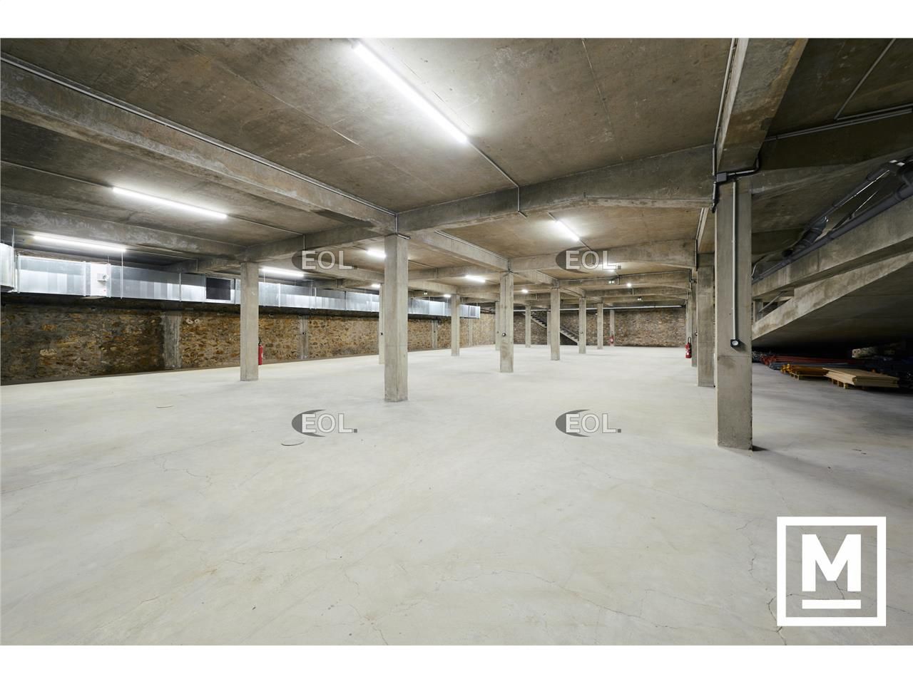Location Entrepôt 823 m² non divisibles