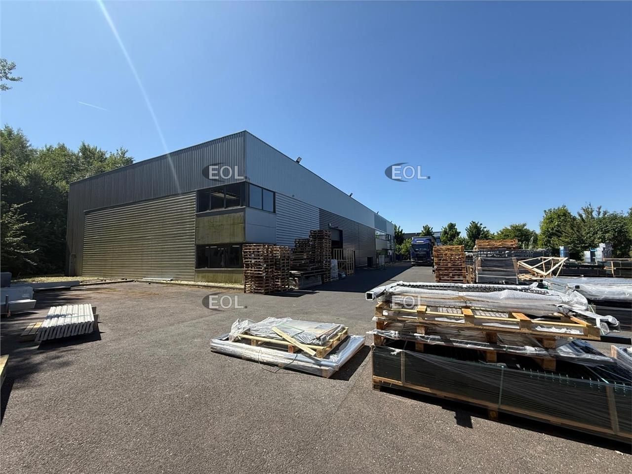 EXCLUSIVITÉ EOL - Entrepôt avec bureaux de 1 318 m² à louer - Montévrain (77)
