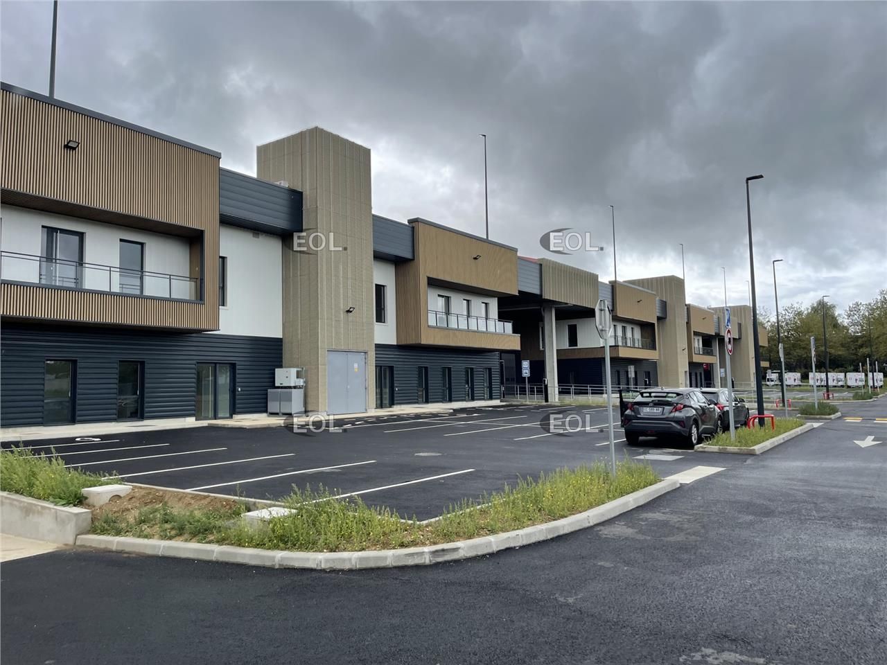 A LOUER - Local d'activité avec bureaux de 1 081 m² à Elancourt (78)