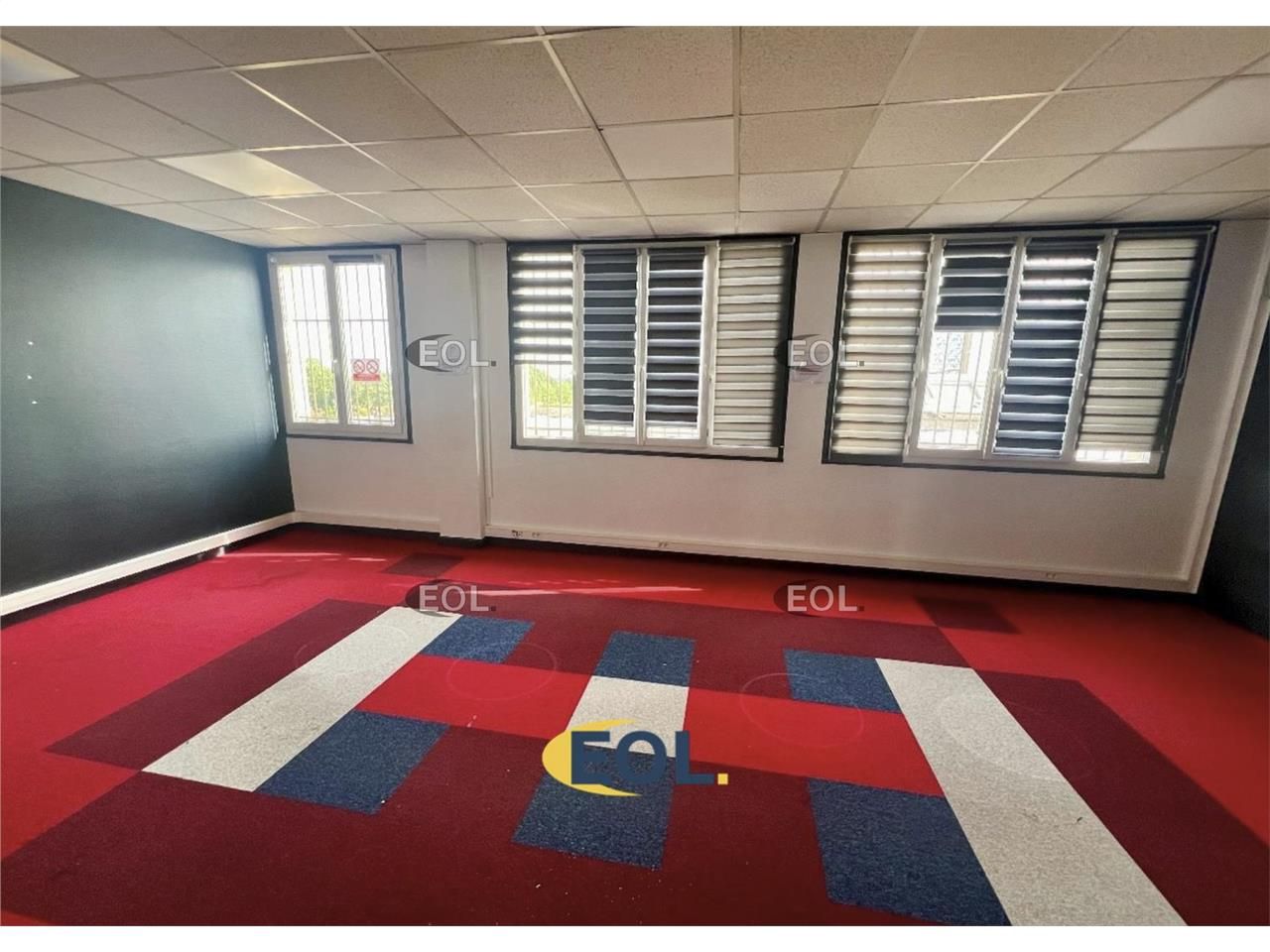 A louer cellule de stokage/activité de 2 230 m² à Bobigny (93)