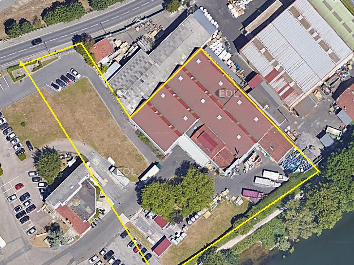 A LOUER : local d'activité de 1 500m² + 4 000m² de terrain à Bezons