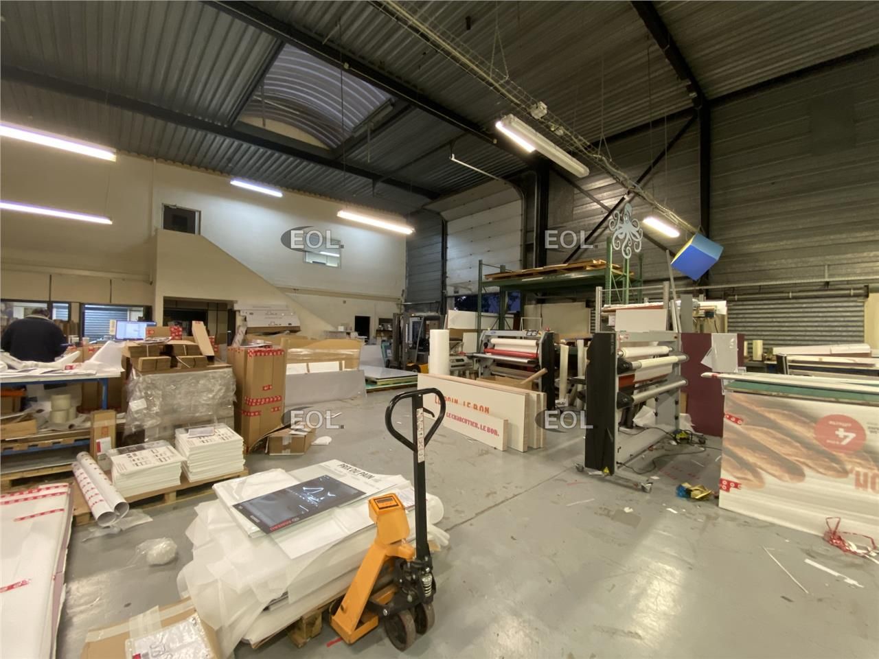 Location Local d'activités 877 m² divisibles à partir de 245 m²