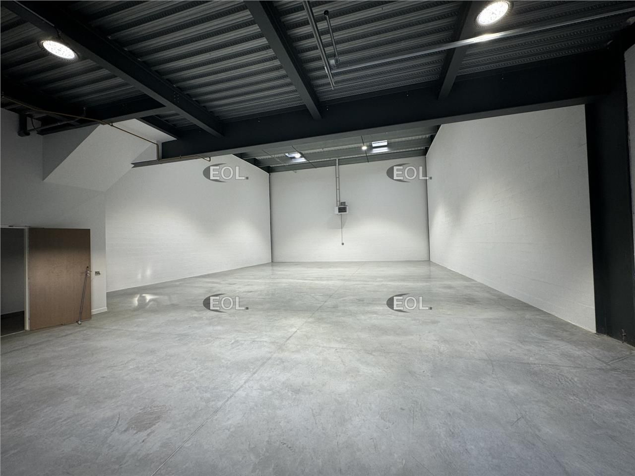 Locaux d'activités avec bureaux à partir de 376 m² disponibles à la location à Corbeil-Essonnes (91)