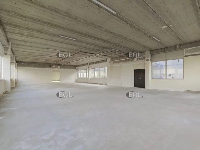 A louer local d'activité de 1 056 m² aux Ulis (91)