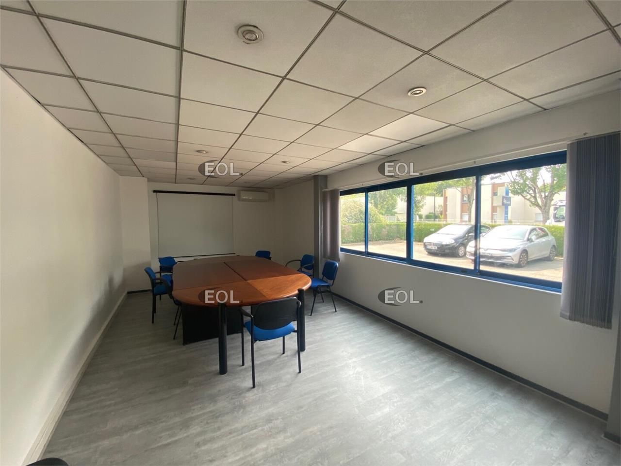 A louer bâtiment indépendant à SAINT PIERRE DU PERRAY (91)