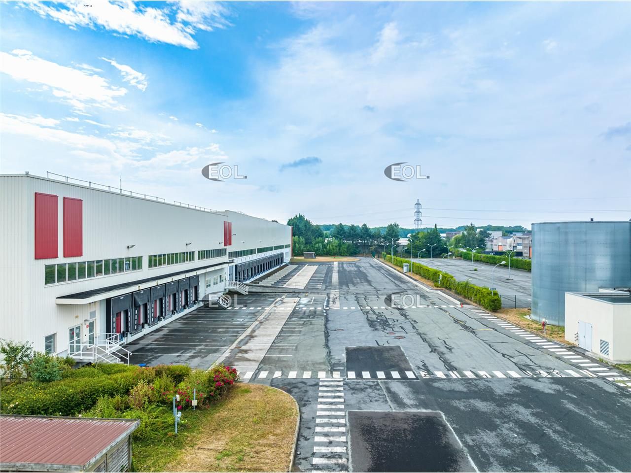 TOUFFLERS - 33 814 m² disponibles immédiatement