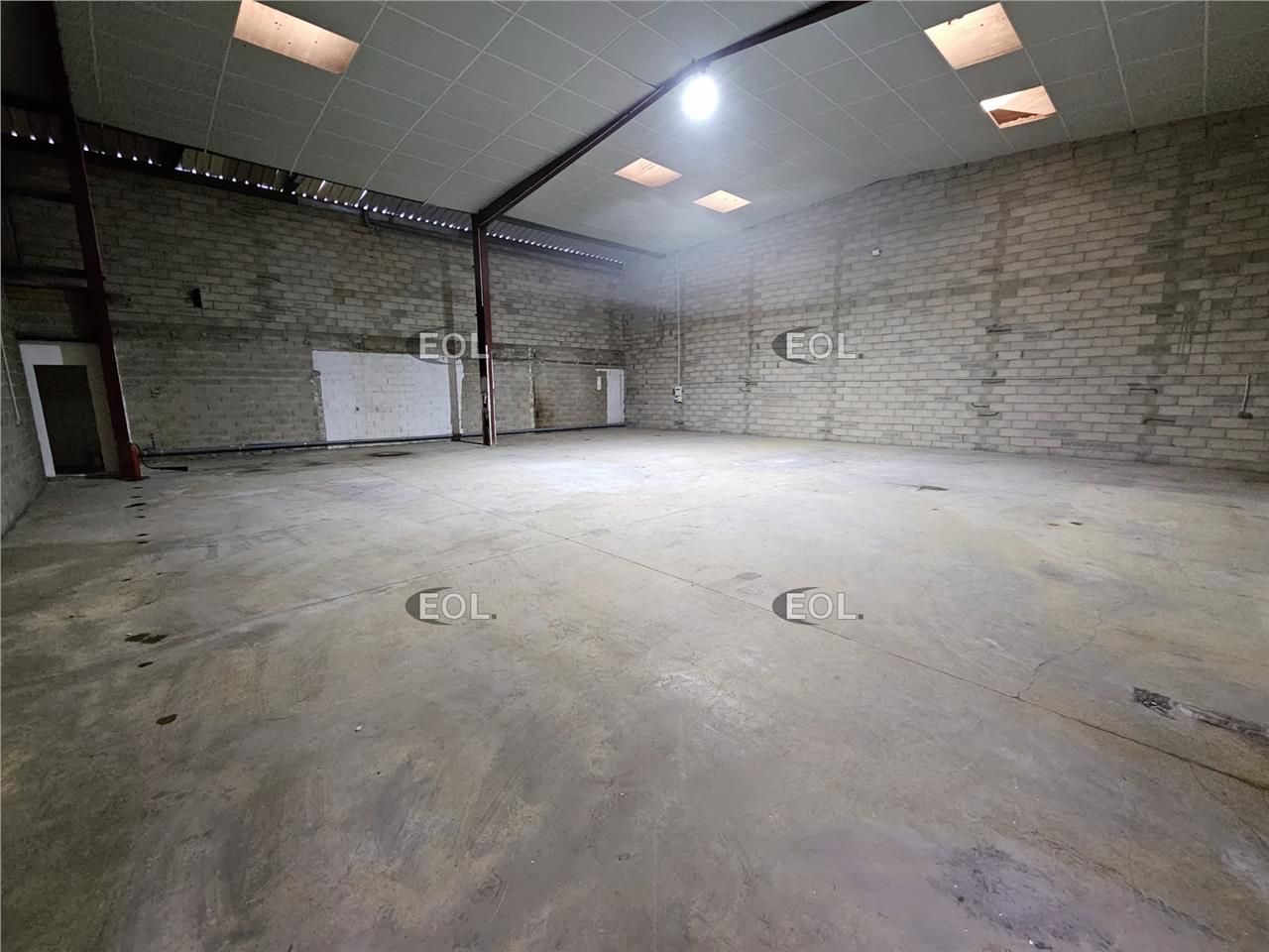 A LOUER - Bâtiment indépendant à Crosne (91)