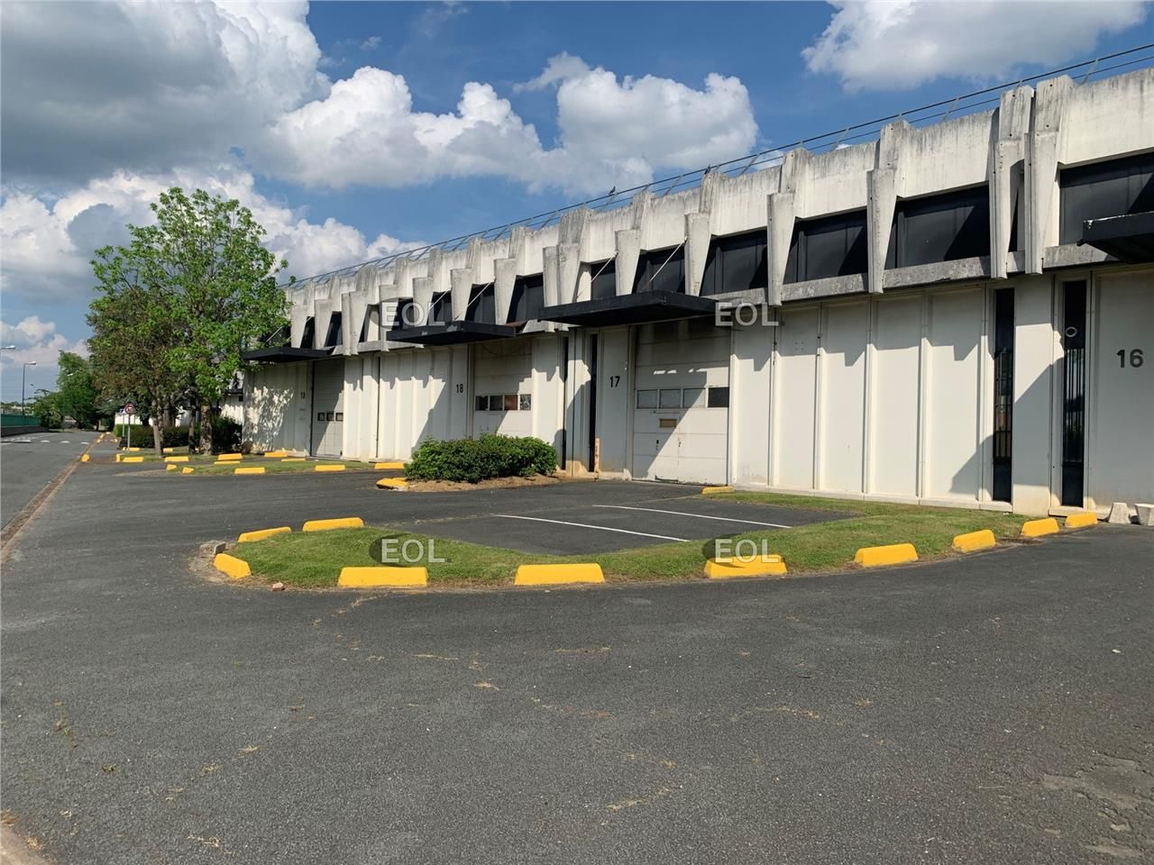 Location Local d'activités 854 m² non divisibles