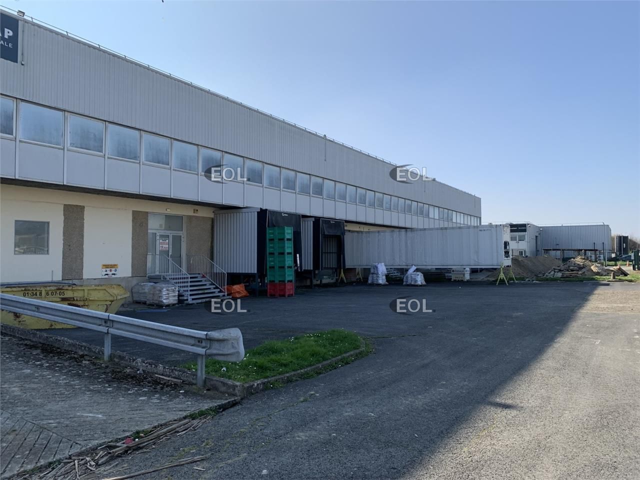 Location Entrepôt 4990 m² non divisibles
