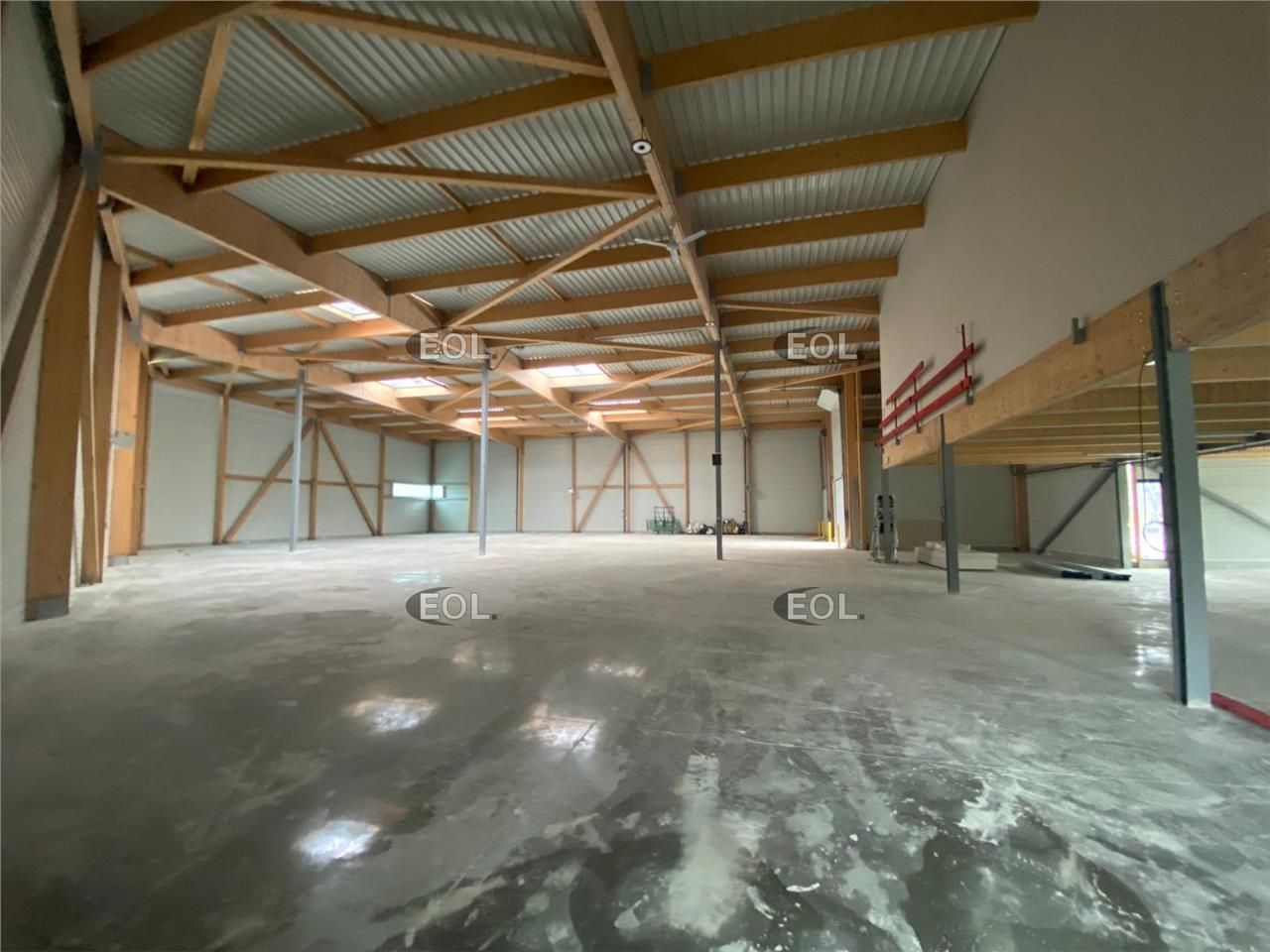 Bâtiment d'activité avec bureaux de 699 m² à louer à Courtry (77)