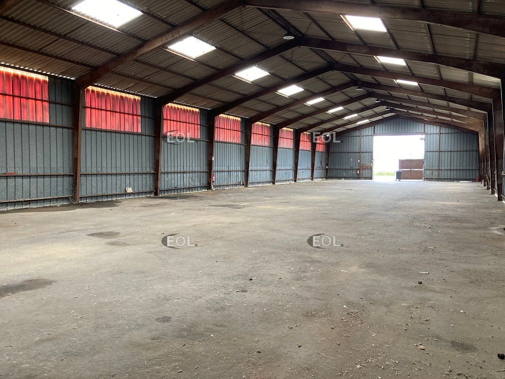 Location Entrepôt 900 m² non divisibles