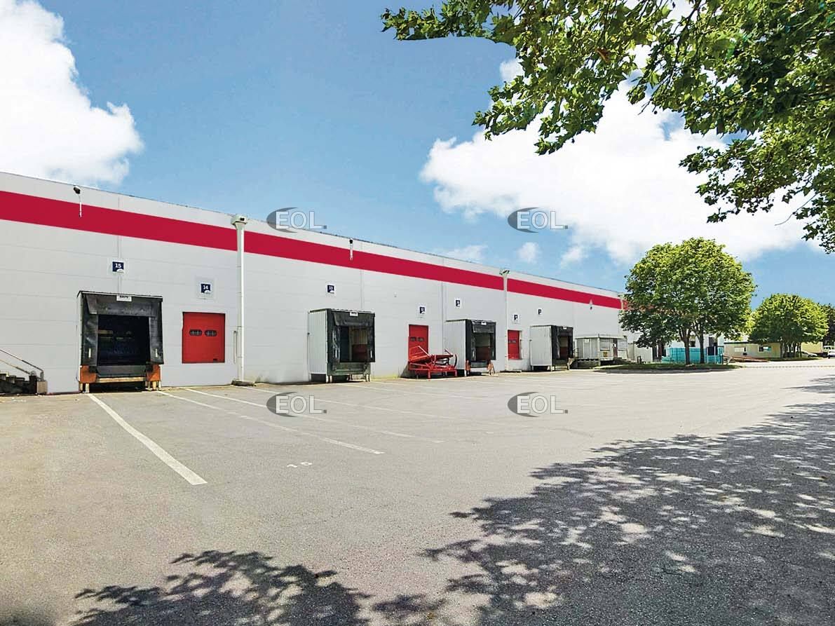 Location Entrepôt 7792 m² non divisibles