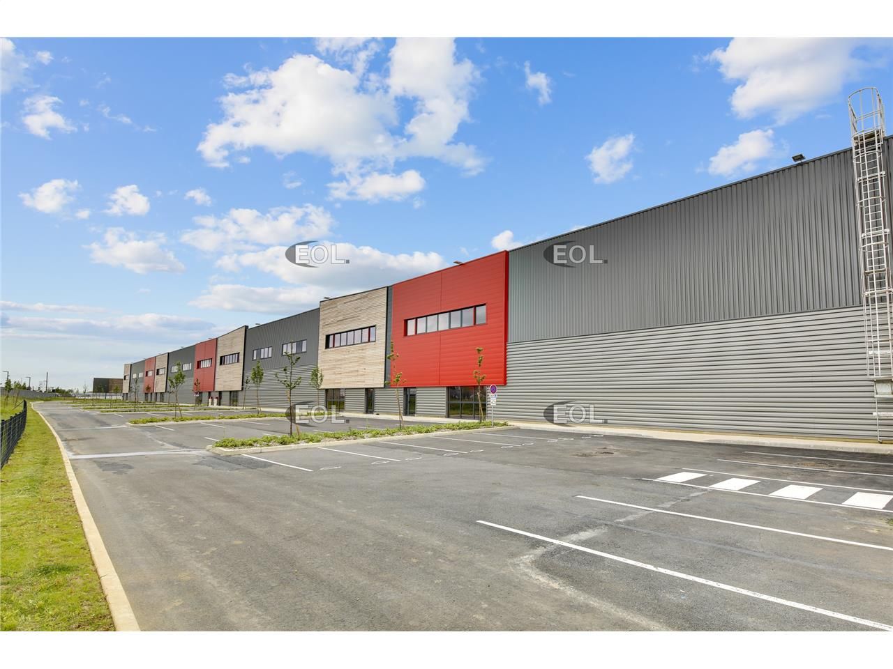 Location Local d'activités 4635 m² divisibles à partir de 2314 m²