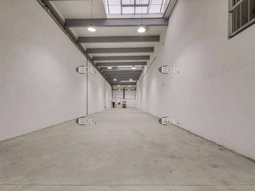 A louer - bâtiment indépendant de 6 465 m² divisibles