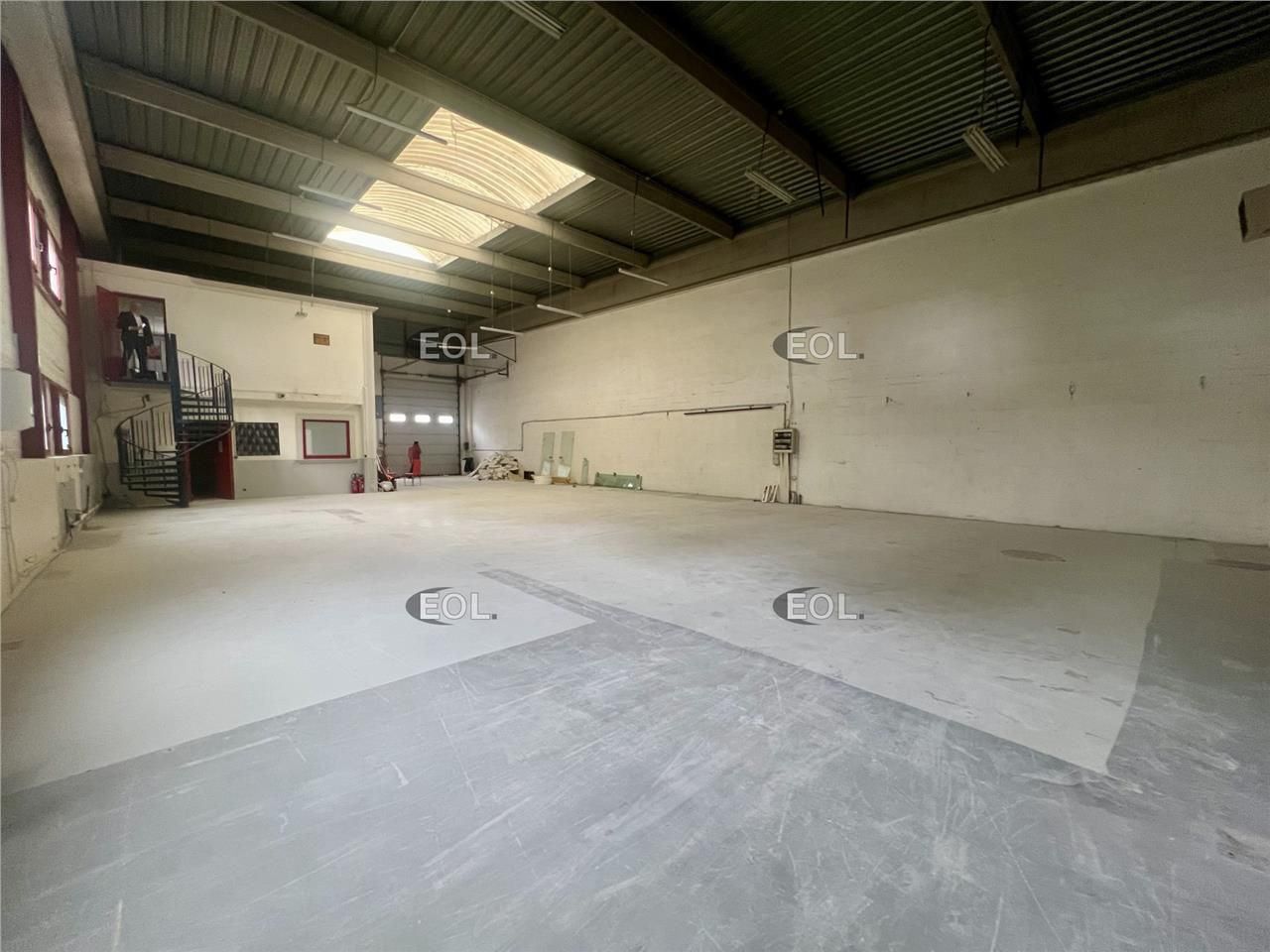 Location Entrepôt 370 m² non divisibles