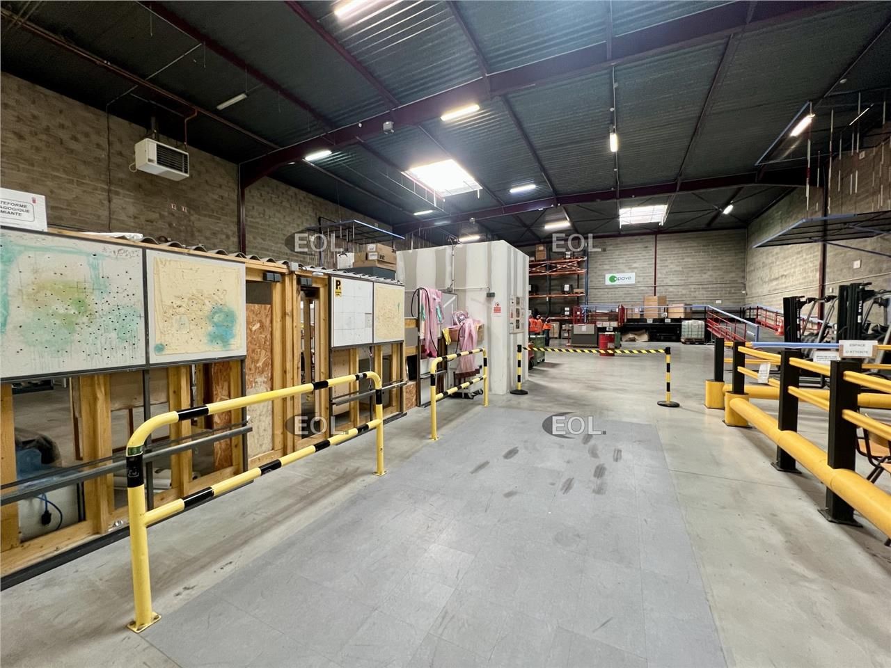 Location Entrepôt 1117 m² non divisibles