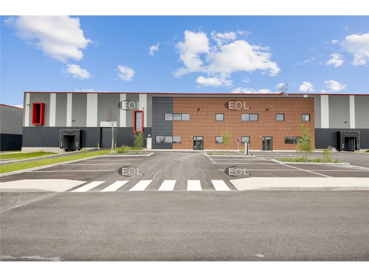 A louer - bâtiment d'activité de 3 925 m² divisibles