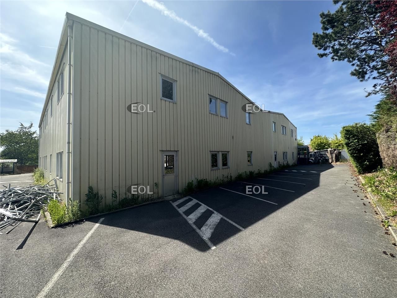 A LOUER - Locaux d'activité avec bureaux à patir de 306 m² à Chanteloup-en-brie (77)