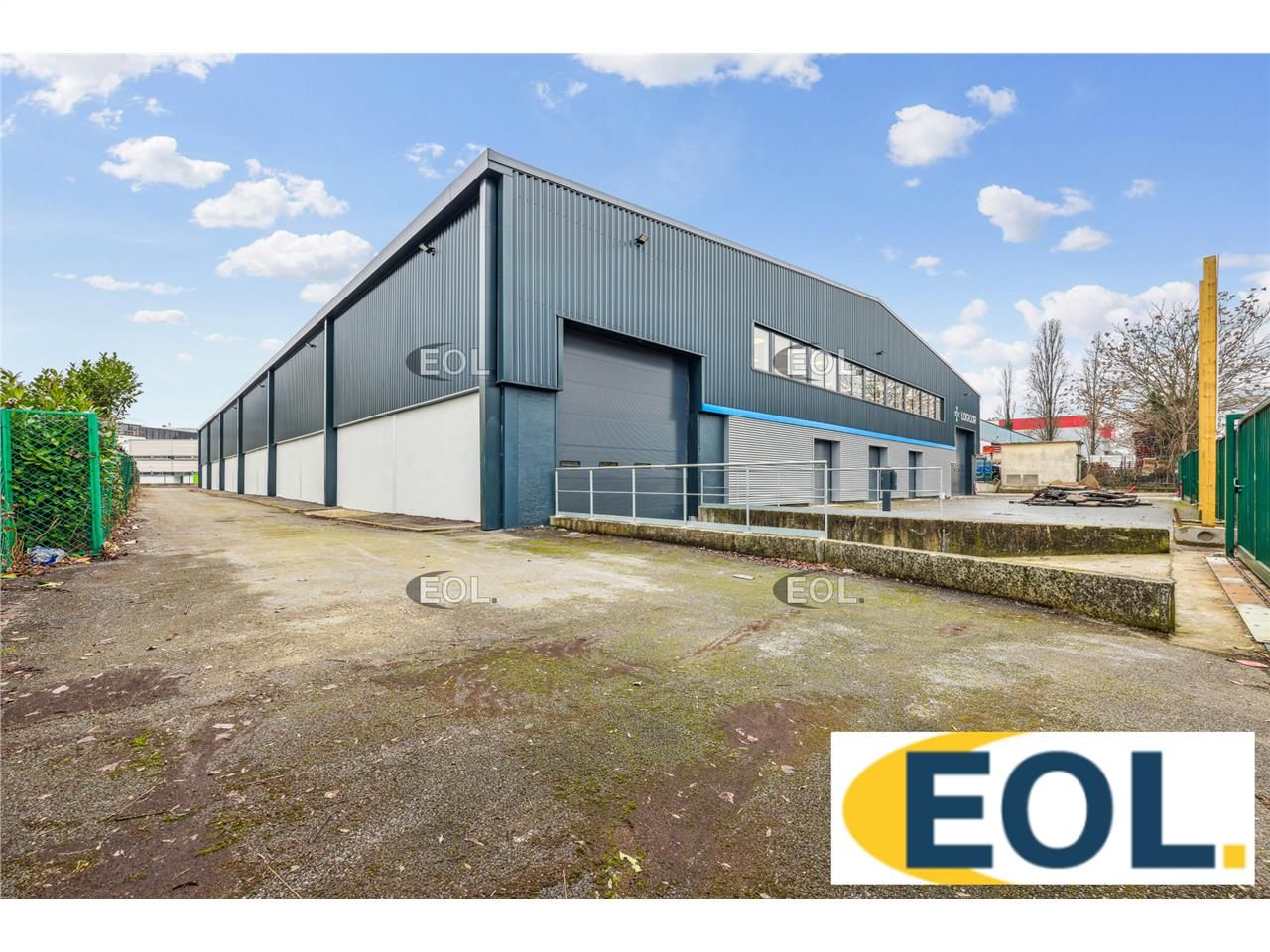 A louer - immeuble indépendant d'activité/stockage de 2 505 m²