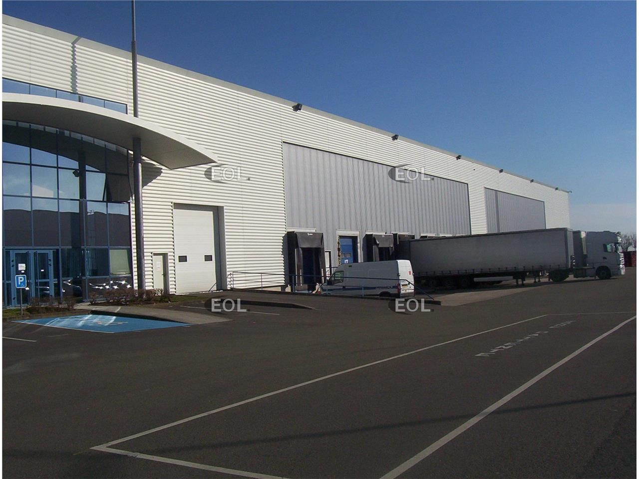 Location Entrepôt 6859 m² non divisibles