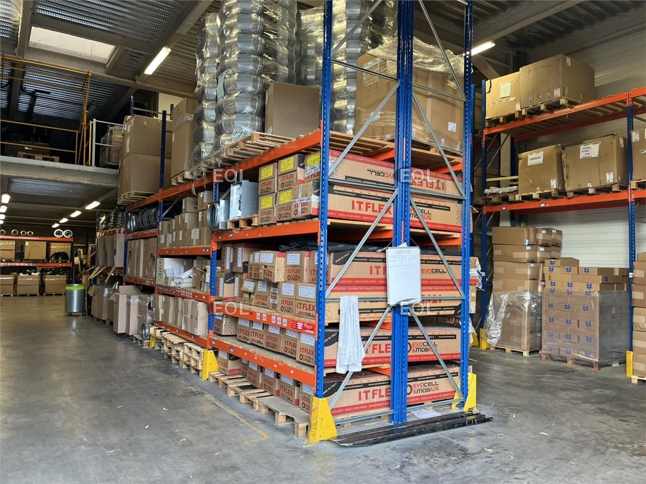 A LOUER : Local d'activités de 900 m²