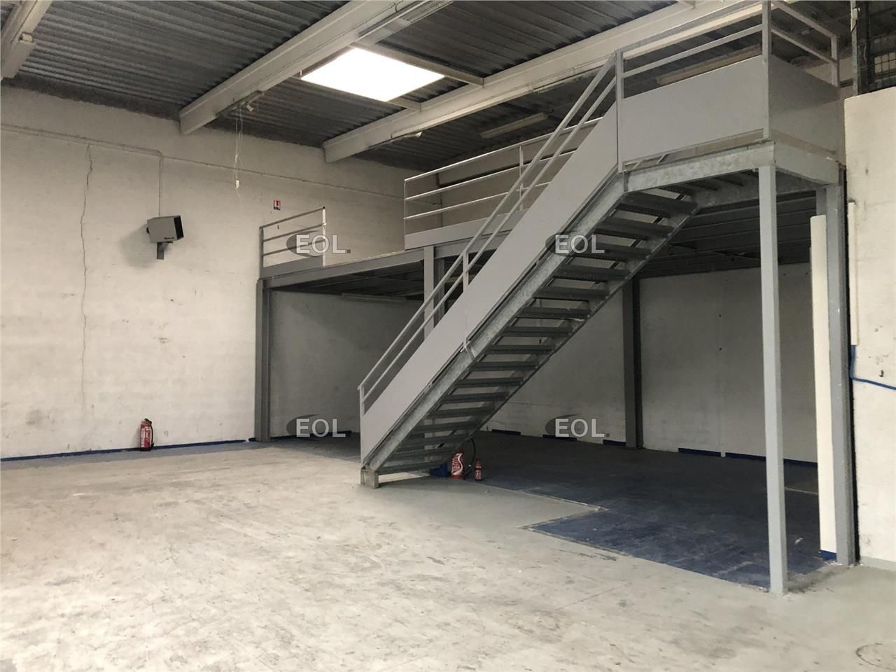 A LOUER : Locaux d'activités de 300 m²
