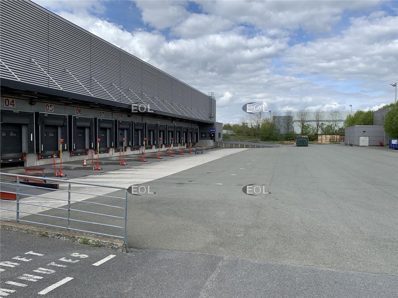 Location Entrepôt 12260 m² non divisibles