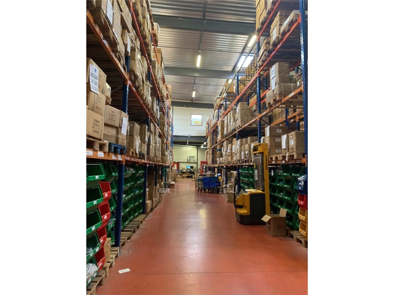 Entrepôt avec bureaux de 1 327 m² à louer / à vendre - Neuilly-sur-Marne (93)