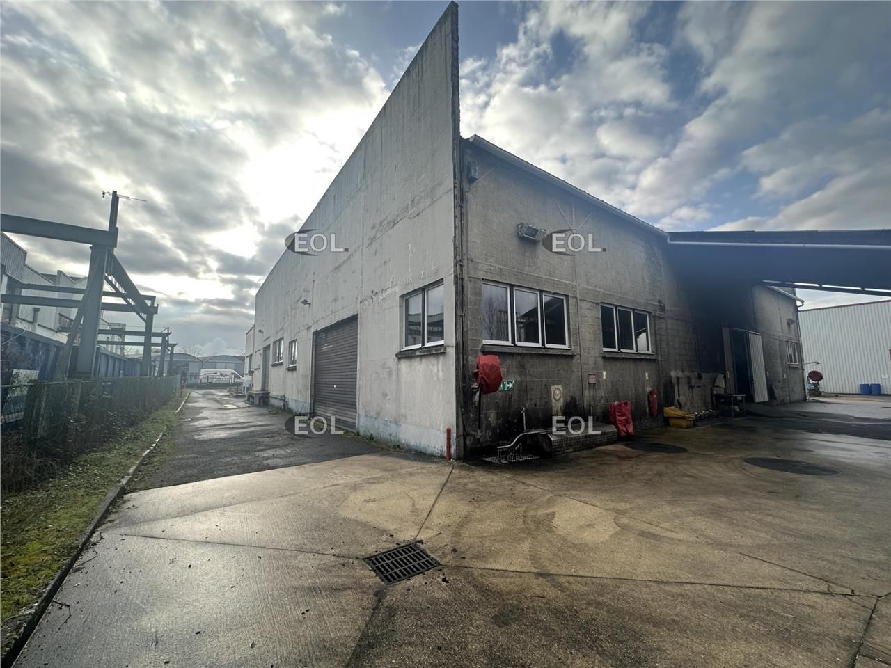 Local d'activité avec bureaux de 1 315 m² à vendre - Brie-Comte-Robert (77)