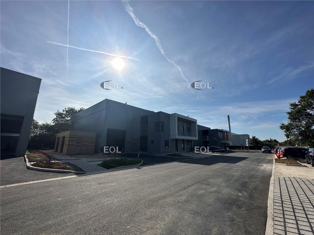 A LOUER / A VENDRE - Bâtiment d'activité avec bureaux de 867 m²