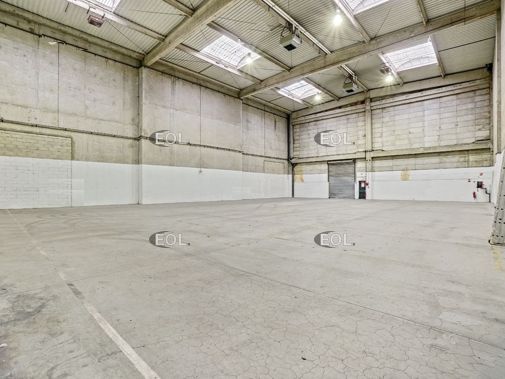 A louer - bâtiment d'activité/stockage d'environ 3 400 m² divisibles