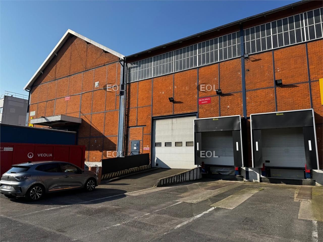 A louer - bâtiment d'activité avec bureaux de 3 065 m²