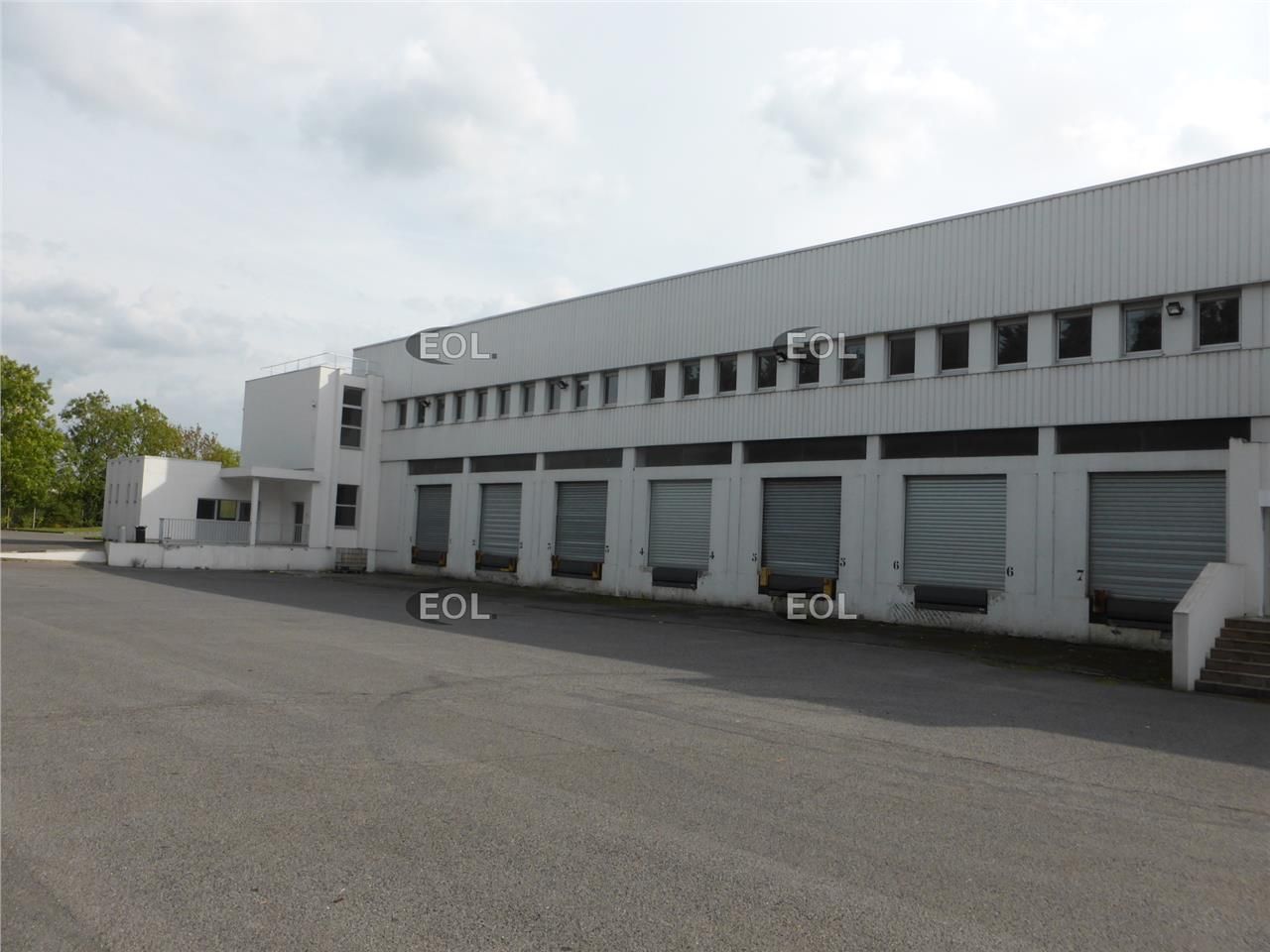 Location Entrepôt 5378 m² non divisibles