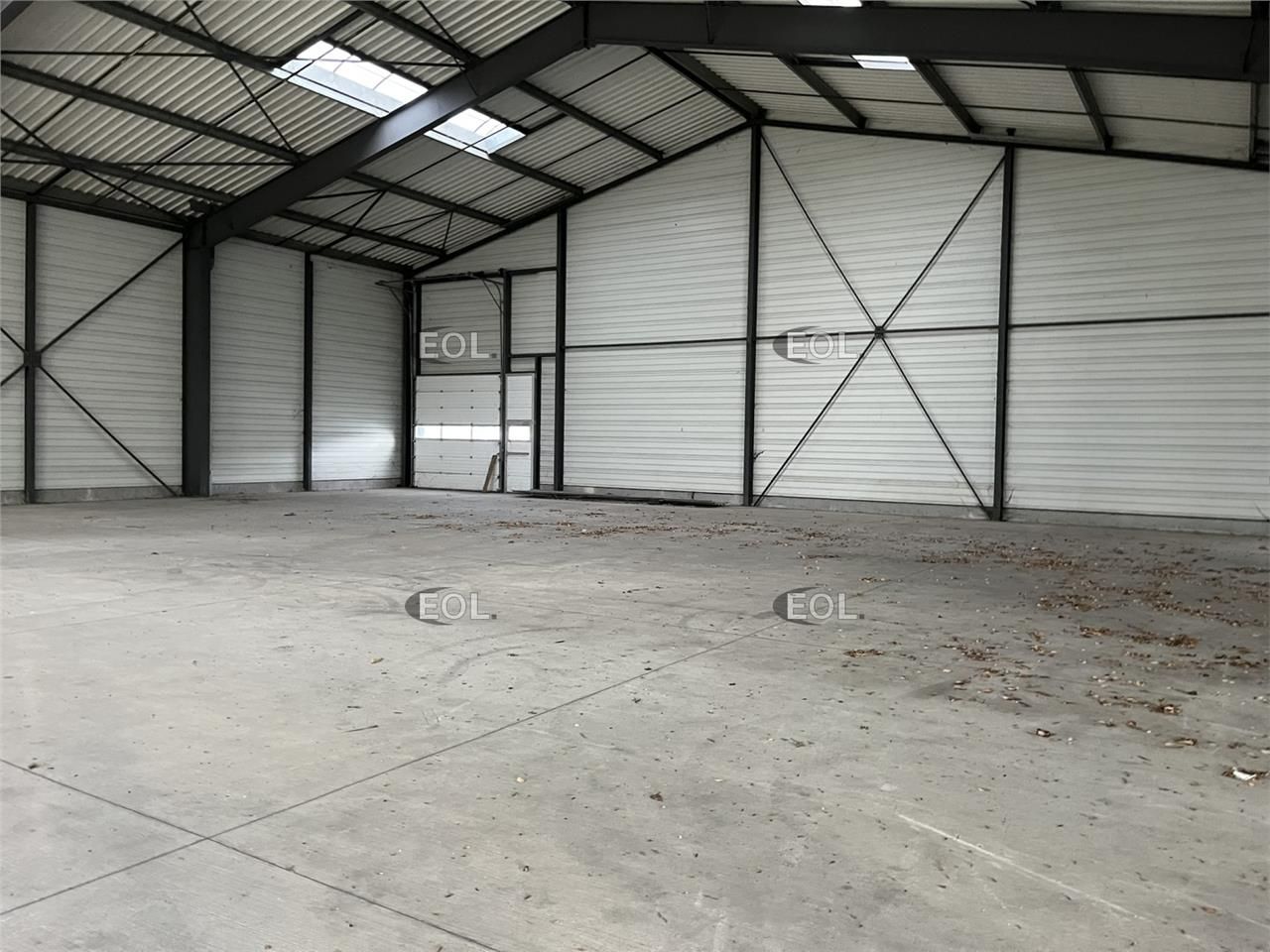 A LOUER : Locaux d'activités rénovés