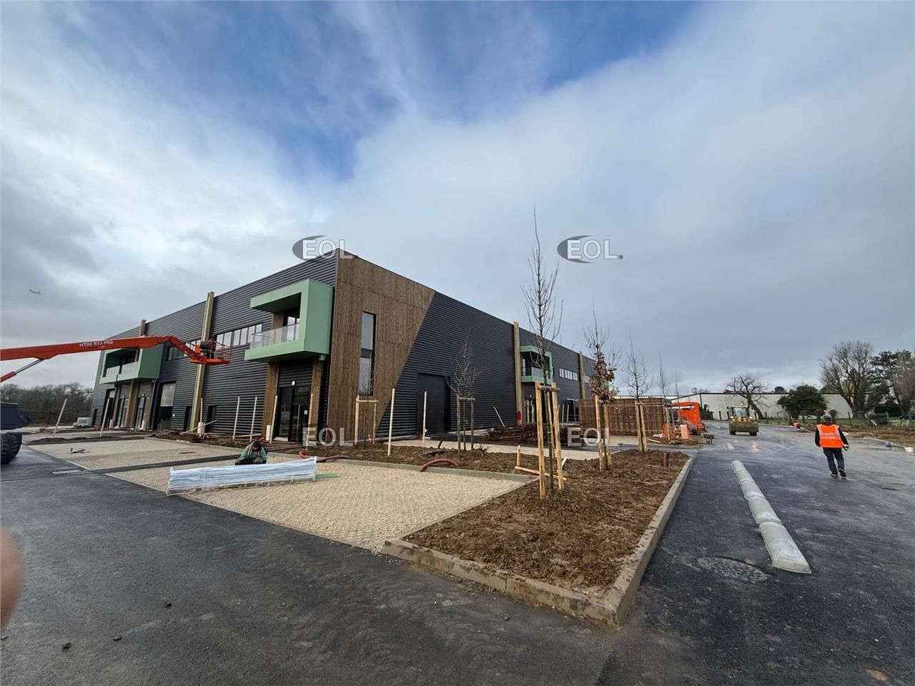 A LOUER - bâtiment d'activité avec bureaux à partir de 476 m² à La Queue-en-Brie (94)