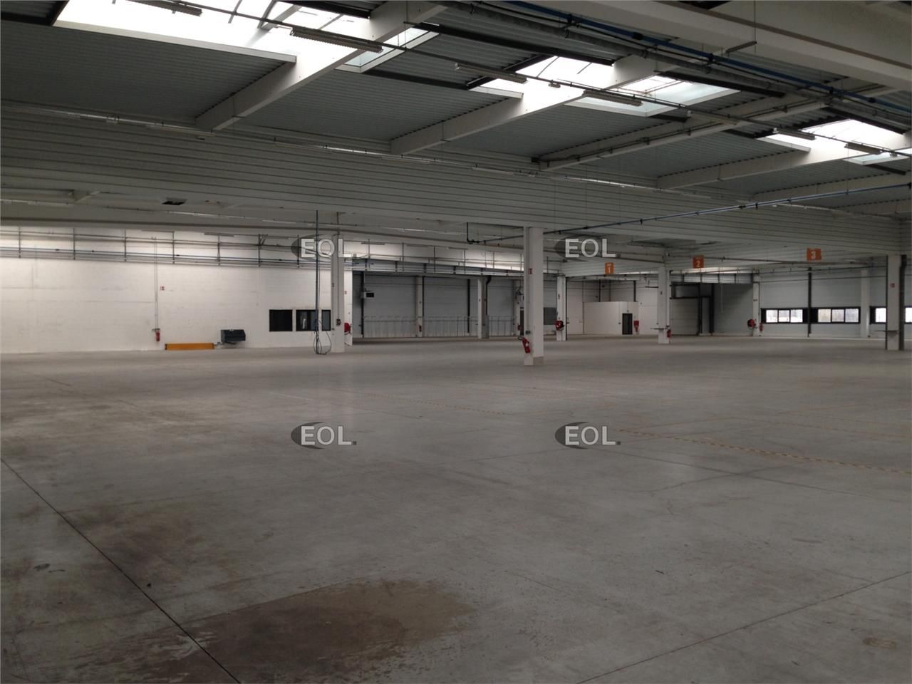 Entrepôt avec bureaux de 4 662 m² à louer - Ferrière-en-Brie (77)