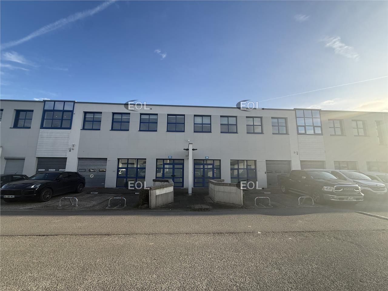 A LOUER - Locaux d'activité avec bureaux à partir de 530 m² à Noisy-le-Grand (93)