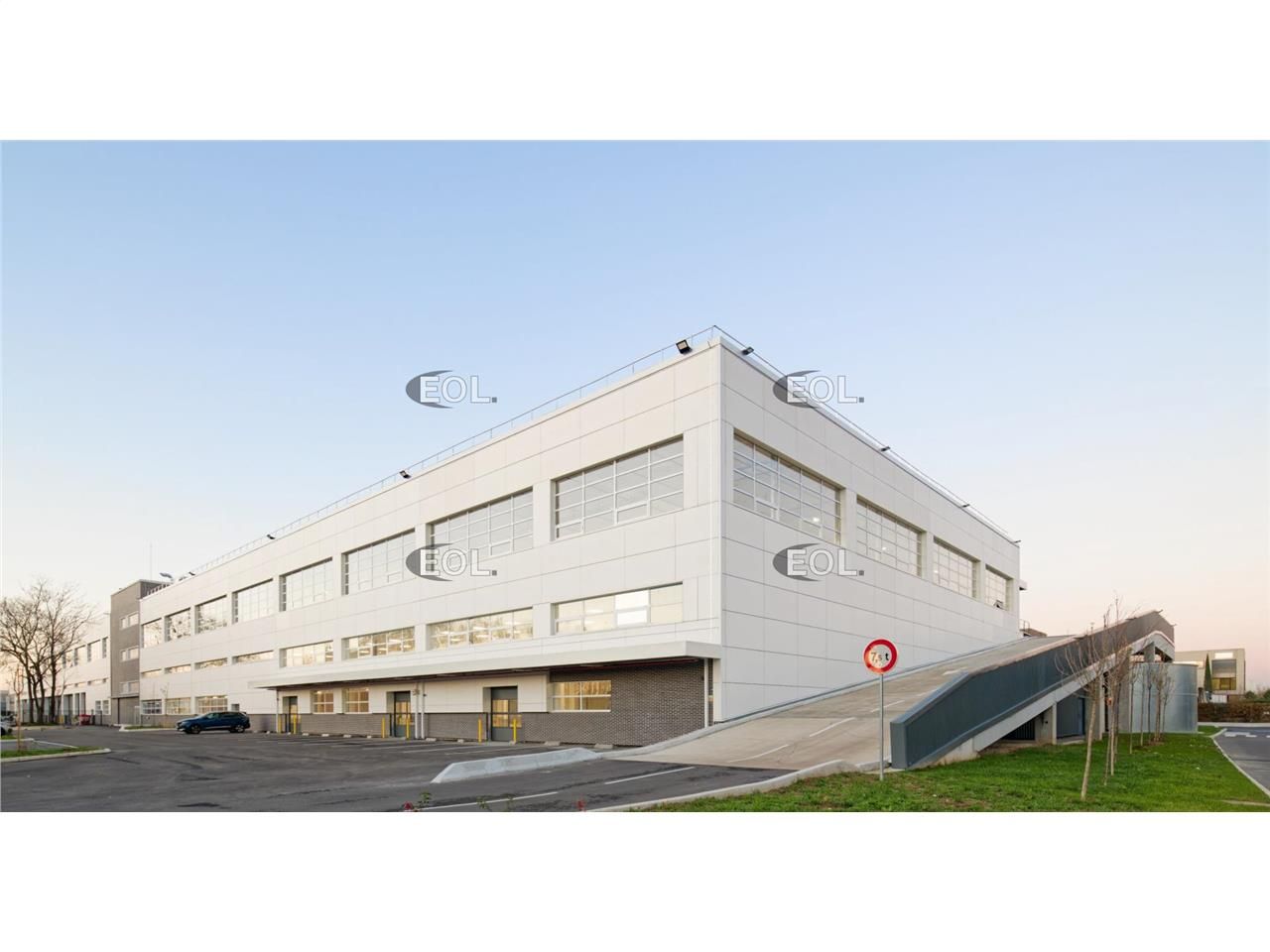 A LOUER : cellules à usage d'activité/logistiques à Gennevilliers