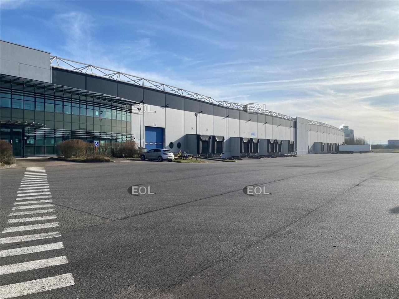 Location Entrepôt 10165 m² non divisibles