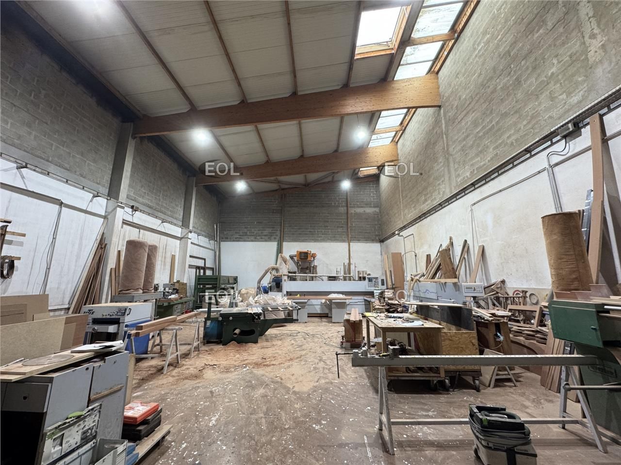 A vendre - bâtiment indépendant de 1 657 m²