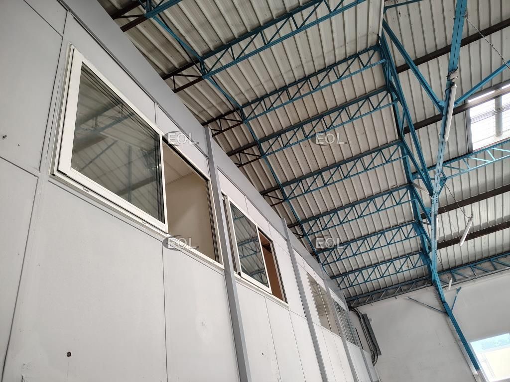 A louer - local d'activité avec bureaux de 885 m²